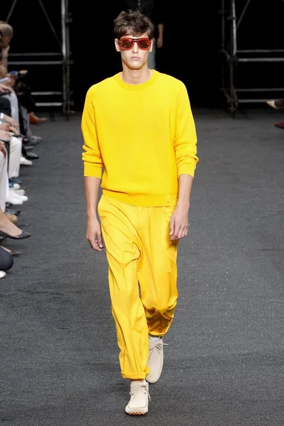 Look 14